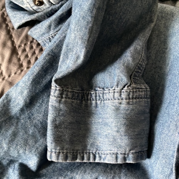 XS soft denim button down in excellent condition - Picture 2 of 6